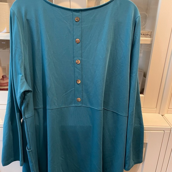 Soft surrounding top - Picture 3 of 8